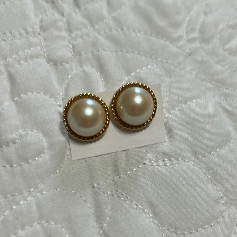 Elegant Gold and Cream Stud Earrings